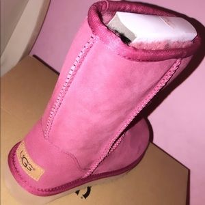 BRAND NEW UGG BOOTS SIZE 5